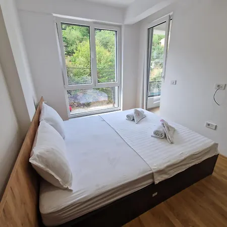 Luxury Iva Iii Apartment