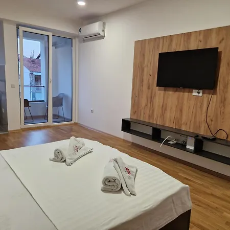 Luxury Iva Iii Apartment *