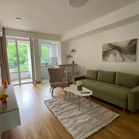 Luxury Iva Iii Apartment *