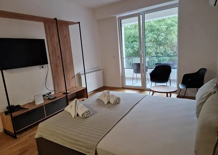 Luxury Iva Iii Apartment