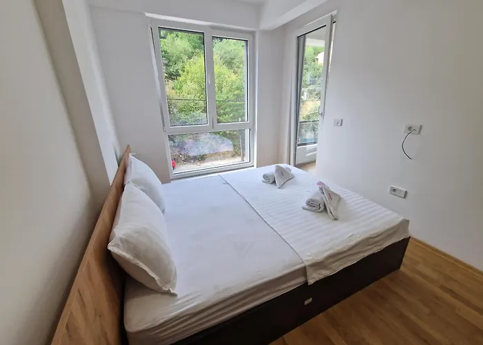 Luxury Iva Iii Apartment