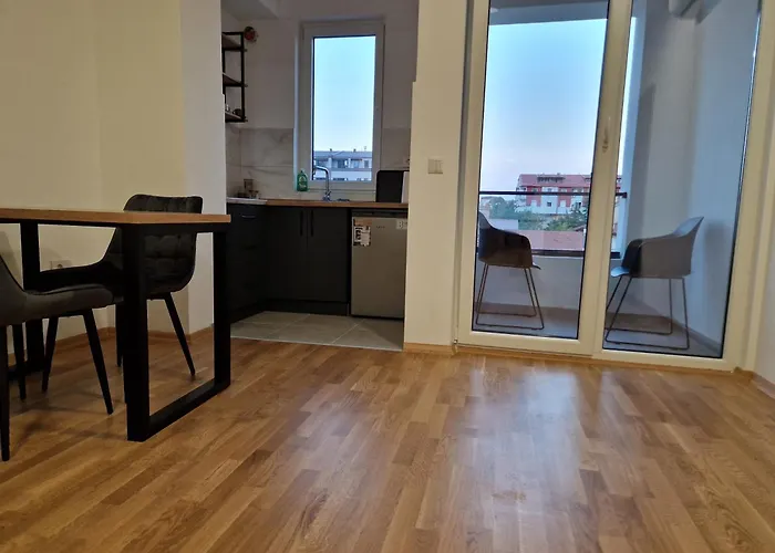 Апартаменти Luxury Iva Iii *