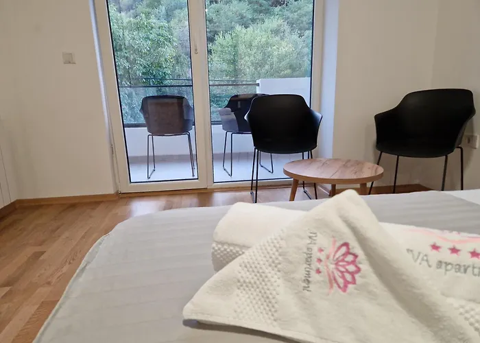 Апартаменти Luxury Iva Iii