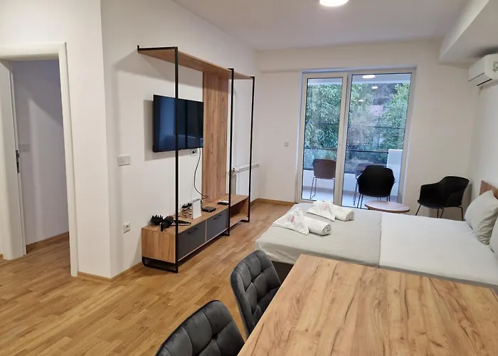 Апартаменти Luxury Iva Iii